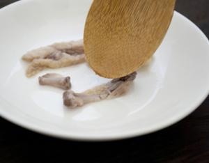 ドットわんの逸品　ハーブ鶏手羽先スープ仕立て