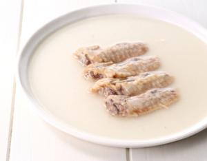 ドットわんの逸品　ハーブ鶏手羽先スープ仕立て